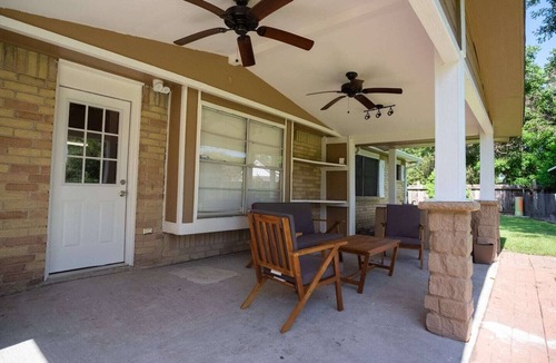 Clodine House | Cozy and Spacious 3 Bedroom Home in Sugarland