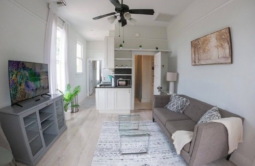 Milan Apartment | Cozy apartment a few blocks from Mardigras parade route