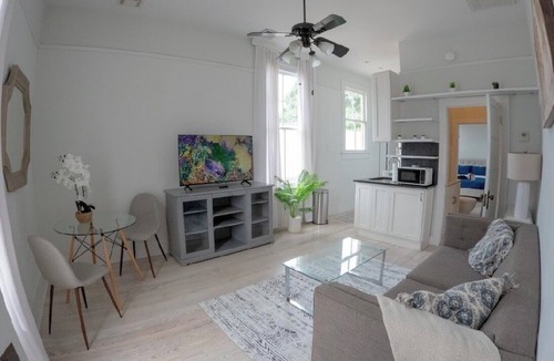Milan Apartment | Cozy apartment a few blocks from Mardigras parade route