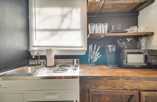 Gentry Apartment | Cozy Arkansas Getaway ~ 4 Mi to Siloam Springs!