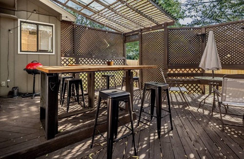 Wells Branch House | Cozy Austin Stay ★ Massage Chair Outdoor Grill Bar Sleeps 10 Lake Trail