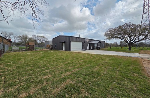 Iowa Colony House | Cozy Barndo in Rosharon