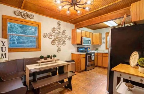 Trinity Cabin | Cozy Cabin 3-Bedroom, Starlink WIFI, wildlife, nearby lake!