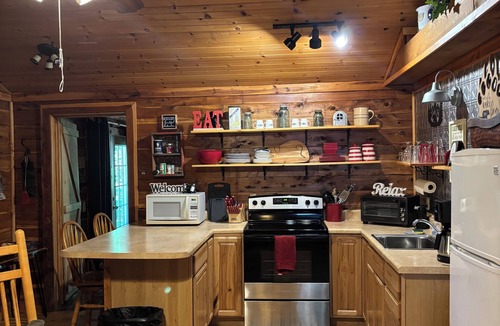 Jasper Cabin | Cozy Cabin across the street from the Arkansas Grand Canyon on Hwy 7