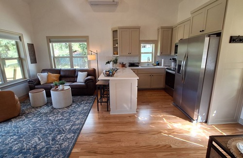 Tyler House | Cozy Cabin by the Lake