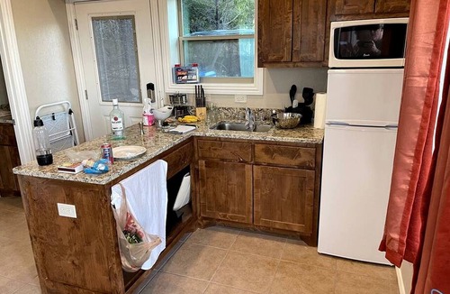 Jacksboro Cabin | Cozy Cabin for Glamping Stay on Lake Godstone, Texas