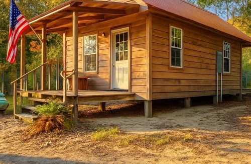 Perkinston Cabin | Cozy Cabin on the Creek with 2 private sandbars