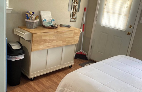 Whitney Cabin | Cozy cabin with 1 bedroom 1 bath on a private cove in charming LakeWhitney!