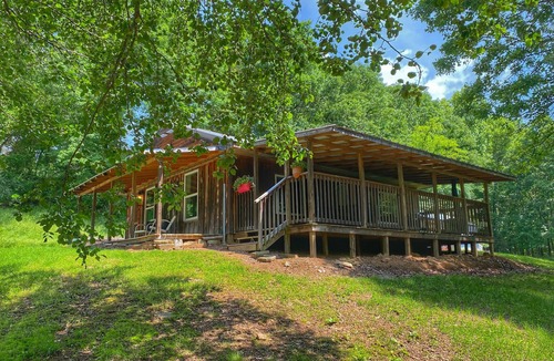 Mountainburg Cabin | Cozy Cabin with an amazing deck and beautiful seasonal views of Lake Fort Smith!
