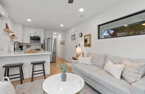Brushy Bend Park Cottage | Cozy Casita/Cottage on 3 acres in the middle of the city! Quiet and Relaxing.
