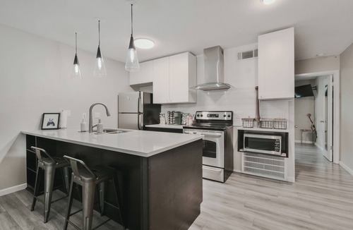 Greater South River City Condo | Cozy Central Austin Getaway, Pool, Wi-Fi, Free Parking, Near Downtown, So Co.