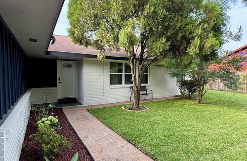 Southbelt/Ellington House | Cozy & Charming Stay Min from Hobby, NRG, Downtown, NASA