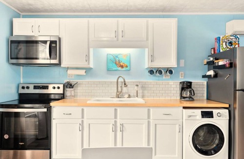 Rockport House | Cozy Coastal Cottage ~ Pet friendly, Boat Parking, AC, WiFi, walk to Pier