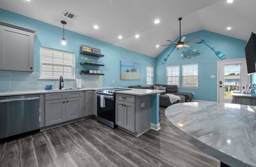Dickinson House | Cozy Coastal Cottage