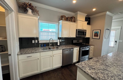 Rogers House | Cozy & Comfortable 3 Bedroom House Fantastic Location in NWA