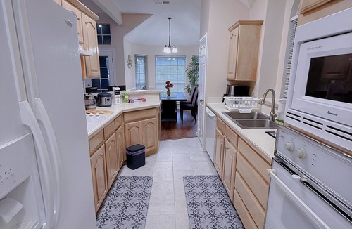 South Arlington House | Cozy Corner Near I-20 & 360, Heart of DFW, Quiet Cul-de-Sac Stay