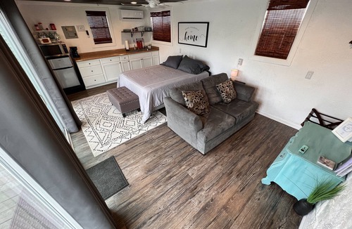 Bay Area House | Cozy Cottage at Waverly House