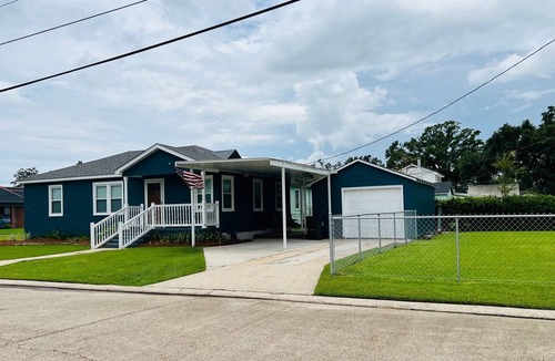 Houma Cottage | Cozy Cottage - Centrally Located
