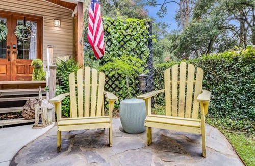 Lafayette Cottage | Cozy Cottage · Cozy tiny house living w/beautiful courtyard