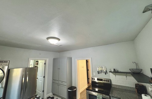 Gonzales House | 🏡Cozy Cottage Home located in the heart of Gonzales !