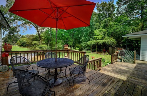 Abbeville House | Cozy Cottage in Historic District.