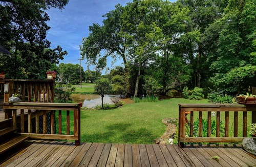 Abbeville House | Cozy Cottage in Historic District.