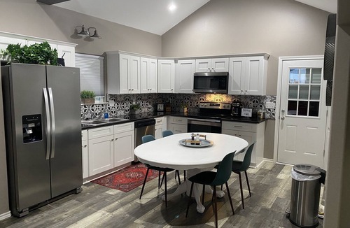 Brookeland Cottage | Cozy Cottage in Rayburn Country-Pet Friendly-King Suite/Pool Table! Sleeps 10