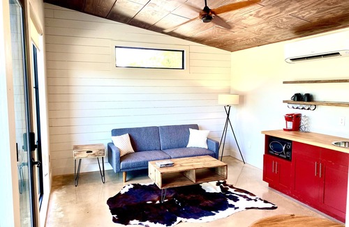 Dripping Springs House | Cozy/Cute Tiny House close to wineries, wedding venues & outdoor fun