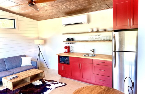 Dripping Springs House | Cozy/Cute Tiny House close to wineries, wedding venues & outdoor fun