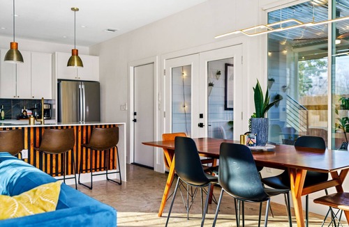 Govalle House | Cozy Deck EV Charger Fire Pit