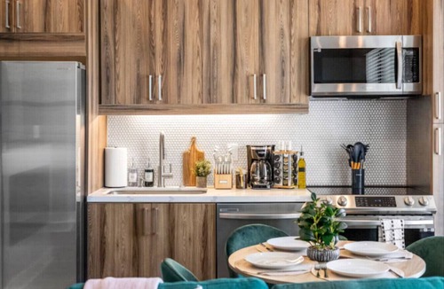 Cedars Apartment | Cozy Downtown Stay | Free WiFi + Parking NEW
