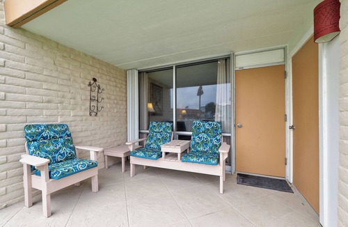 Shibui Sands Condo | Cozy efficiency condo Coral Cay #107, poolside in Port Aransas, perfect for couples.