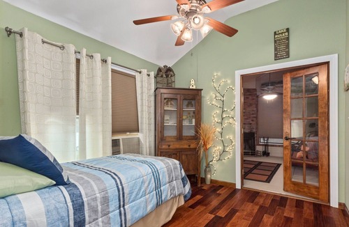Lake Charles Cottage | Cozy Hideaway on the Calcasieu River