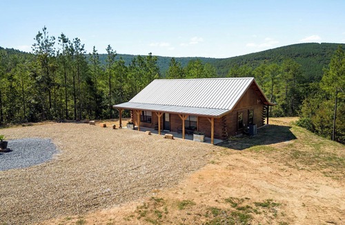 Pickens Cabin | Cozy hilltop cabin in the Kiamichi Mountains