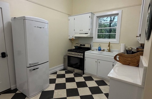Natchez House | Cozy historic Natchez cottage close to downtown and the river
