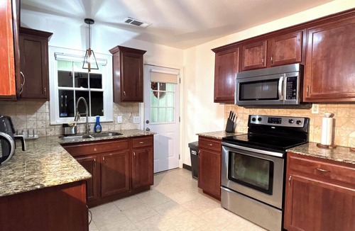 Northwest Dallas House | Cozy Home, Midway Hollow Dallas :WFH Office :Families & Relocations.Pets welcome