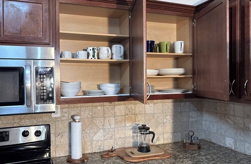 Northwest Dallas House | Cozy Home, Midway Hollow Dallas :WFH Office :Families & Relocations.Pets welcome