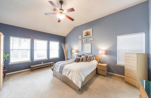 Manvel House | Cozy home near Houston Medical Center, NRG Stadium and Galleria