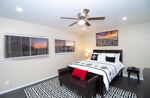 Converse House | Cozy Home - Self Check-In w/Spacious Deck
