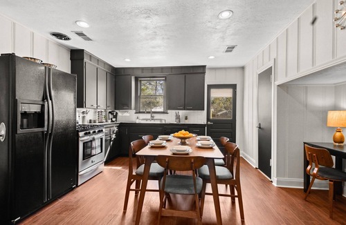 Highlands - Perkins Apartment | Cozy Home w/fenced yard! 2BR Steps From LSU