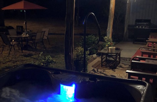 Buchanan Dam Cabin | Cozy Lake Cabin ; private Hot Tub , pool & kayaks possibly shared. We
