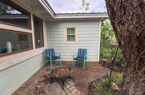 Kingsland Cabin | Cozy Lake Cabin with 2-bedrooms and BEAUTIFUL outdoor living space