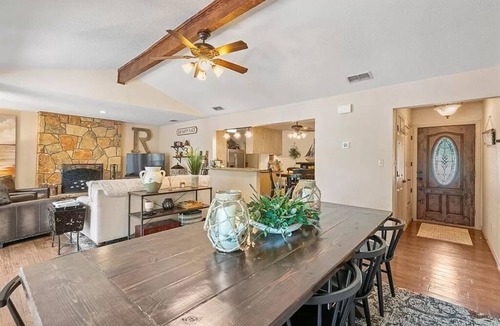 Bowie House | Cozy Lake House right on Amon G Carter Lake