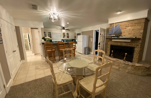 Azle House | Cozy Lakefront Cottage on Eagle Mountain Lake