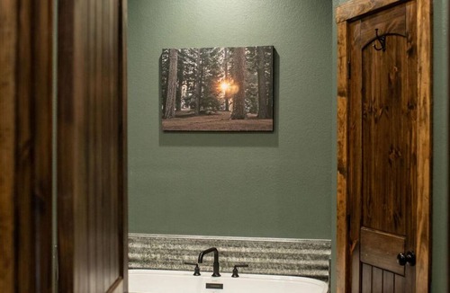 Simms Cabin | Cozy Lodge at Ward Creek Ranch close to interstate and wedding venues.