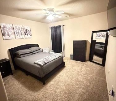 Porter House | Cozy & Modern 3BR Home Covered Patio With TV