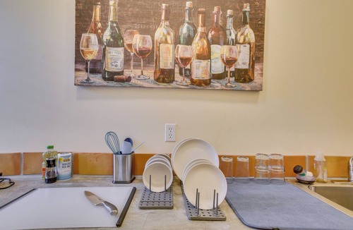 Uptown Historic District Apartment | Cozy New Orleans Getaway Near Magazine Street!