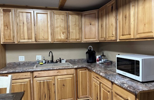 Anacoco Cabin | Cozy one bedroom cabin with lake view-South Toledo Bend
