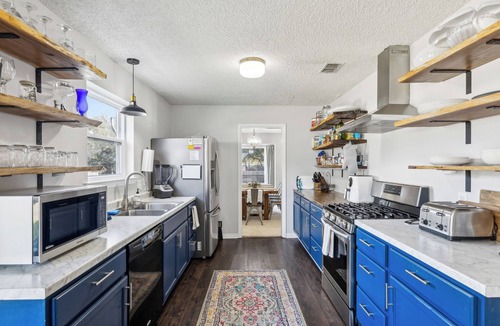Cleburne House | Cozy Pet-Friendly Retreat, Seasonal Pool & Fireplace, Sleeps 10