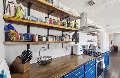 Cleburne House | Cozy Pet-Friendly Retreat, Seasonal Pool & Fireplace, Sleeps 10